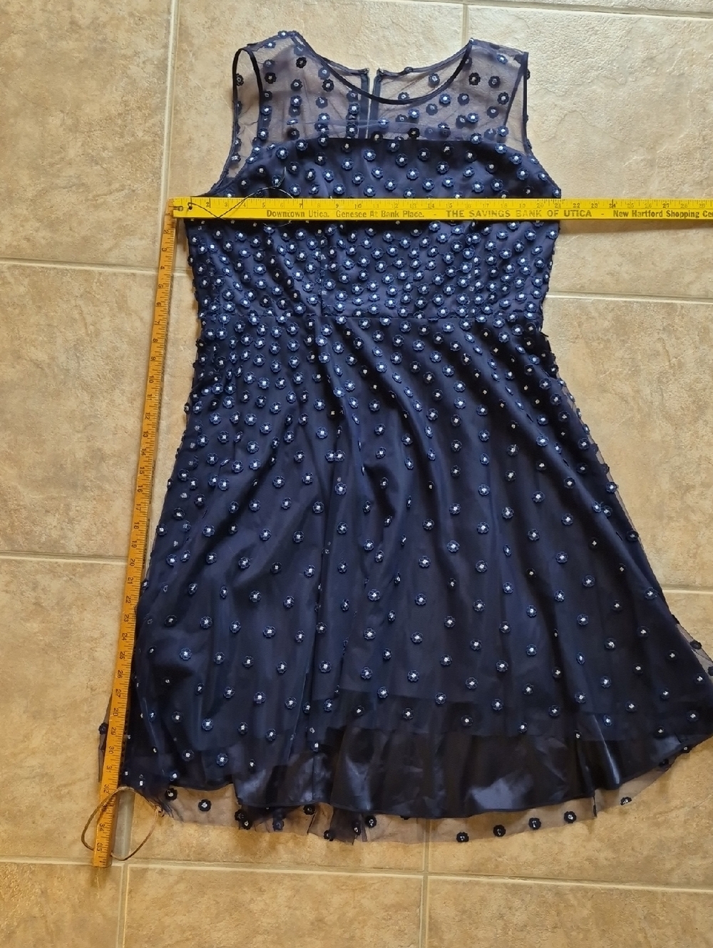 Tahari..18 - Picture 9 of 15